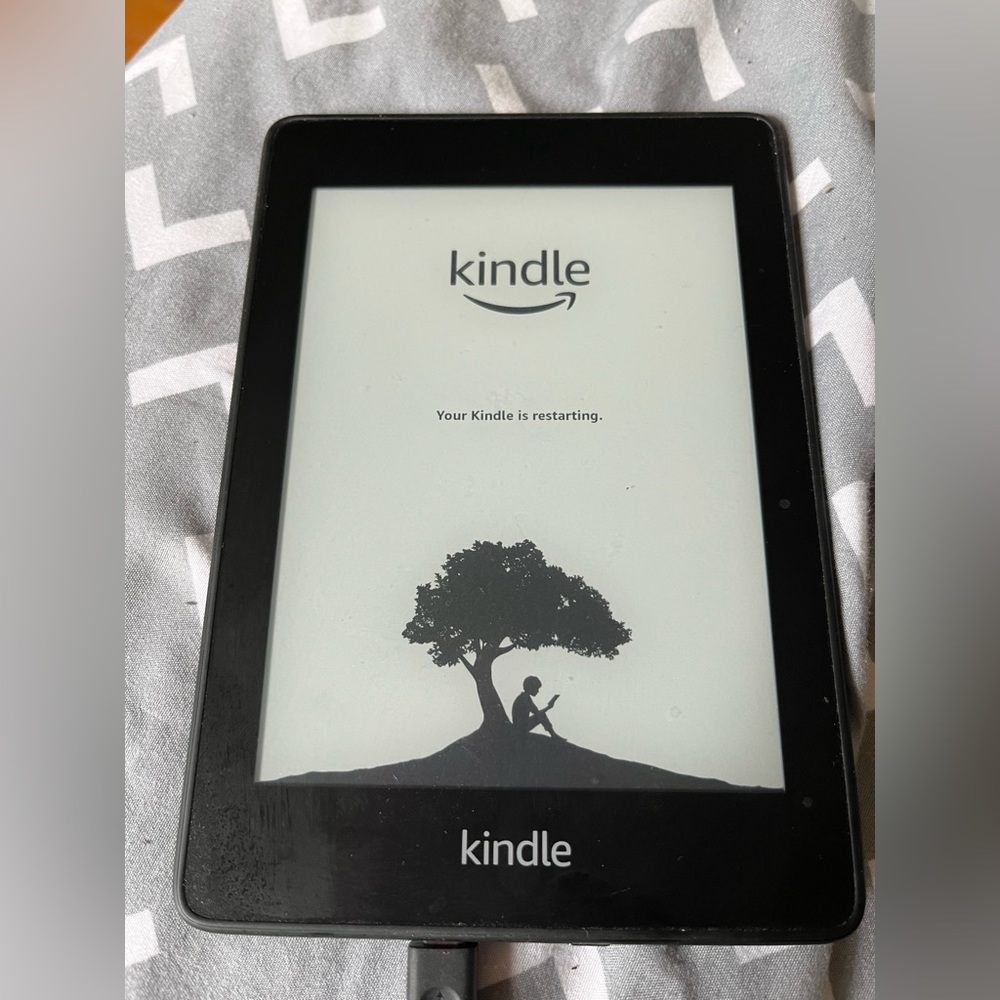 Kindle Paperwhite - Picture 1 of 4